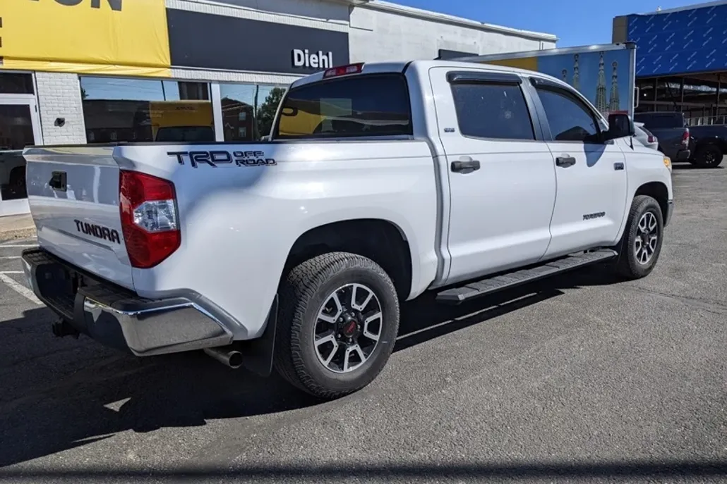2017 Toyota Tundra SR5 photo 1