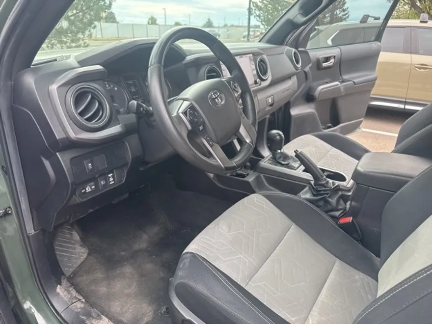 2022 Toyota Tacoma TRD Off-Road photo 1