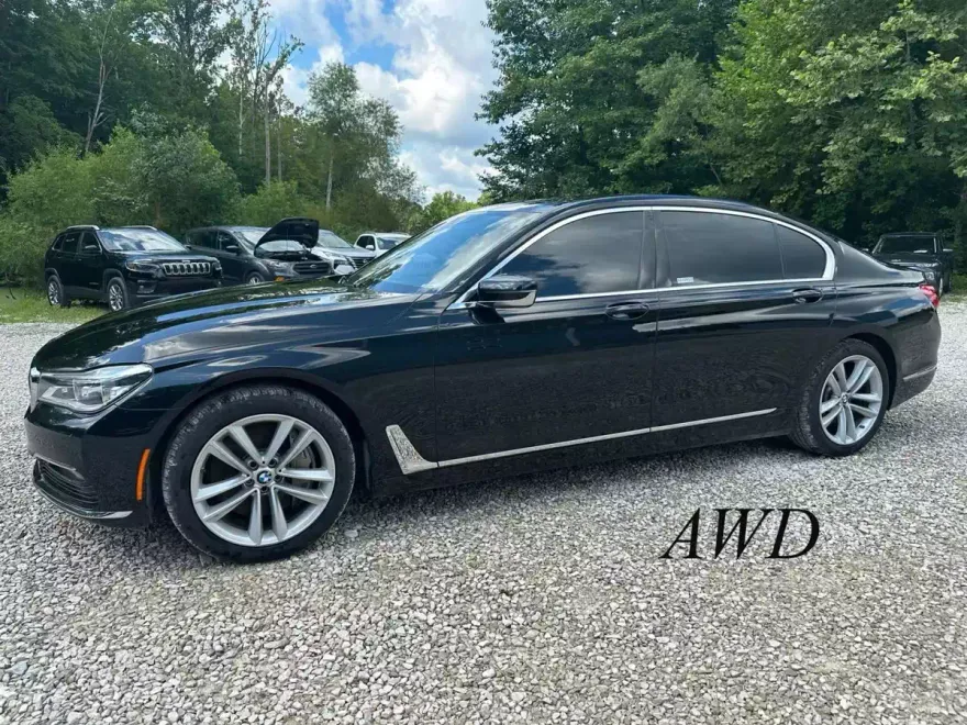 2018 Bmw 750i / B7 xDrive Sedan photo 1