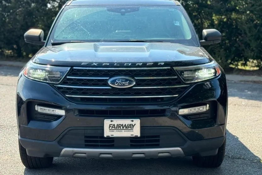 2021 Ford Explorer XLT photo 1