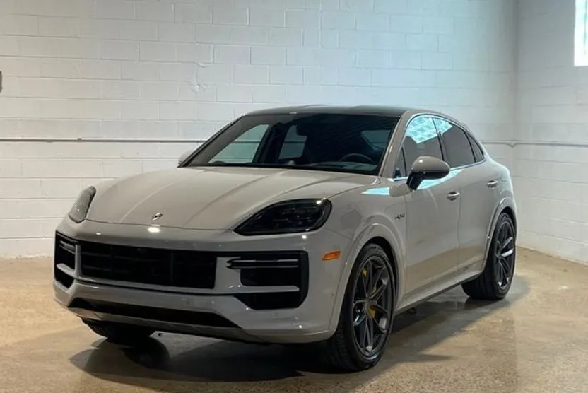 2025 Porsche Cayenne Turbo E-Hybrid Coupe photo 1