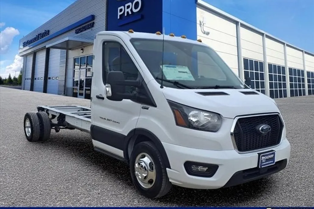 2024 Ford Transit Chassis Cutaway photo 1