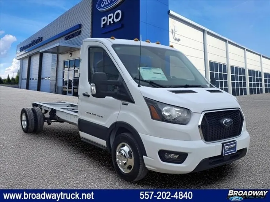 2024 Ford Transit Chassis Cutaway photo 1