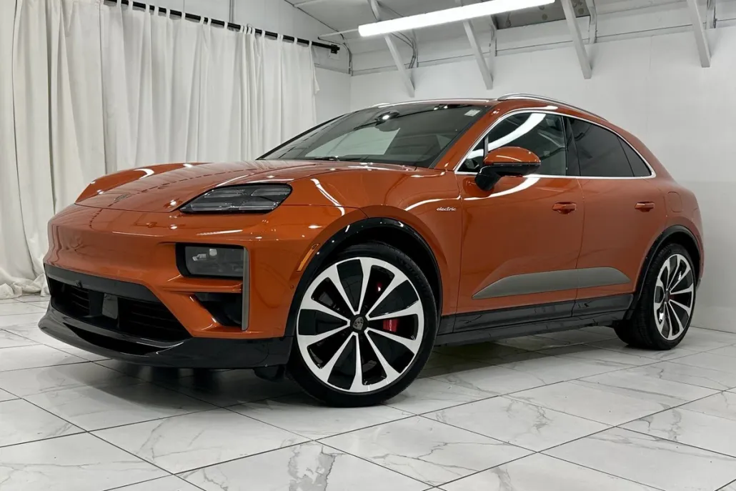 2024 Porsche Macan Electric Turbo photo 1