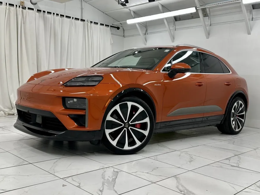 2024 Porsche Macan Electric Turbo photo 1