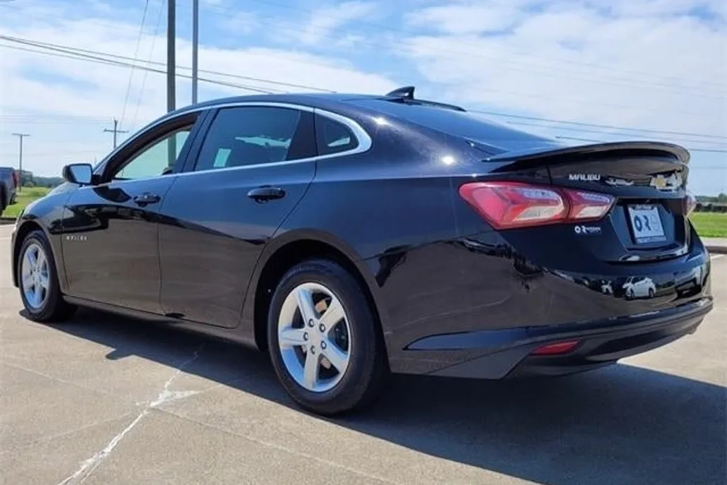 2022 Chevrolet Malibu 1LT photo 1