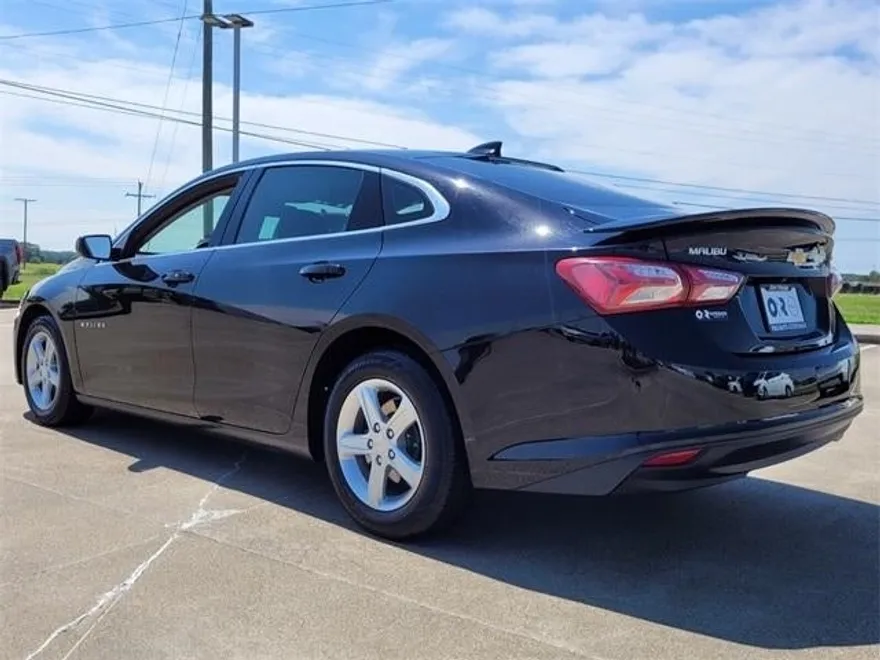 2022 Chevrolet Malibu 1LT photo 1