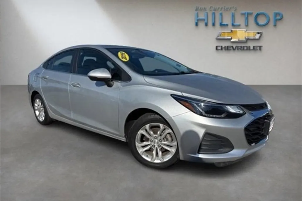 2019 Chevrolet Cruze LT photo 1