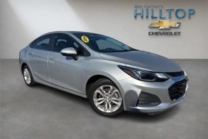 2019 Chevrolet Cruze LT photo 1