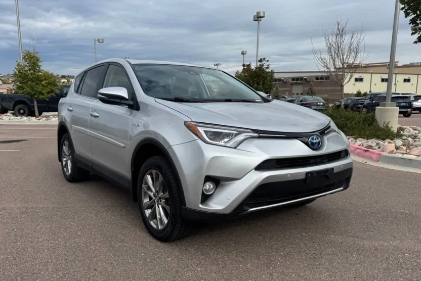2016 Toyota RAV4 Hybrid Limited photo 1