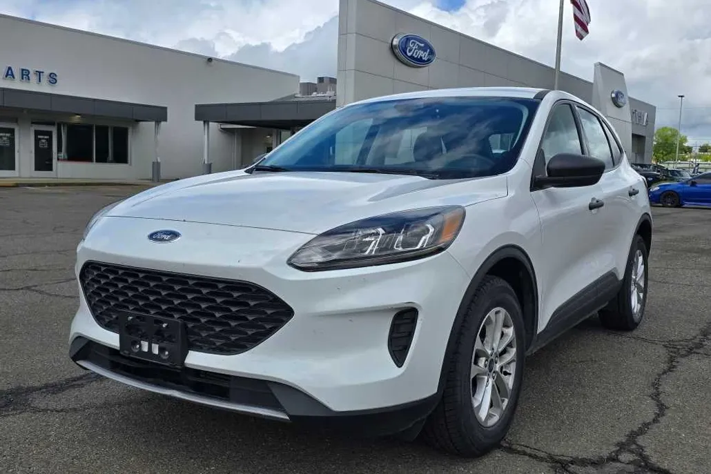 2022 Ford Escape S photo 1