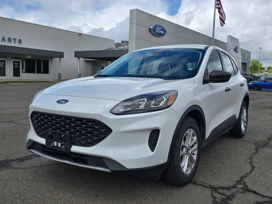 2022 Ford Escape S photo 1