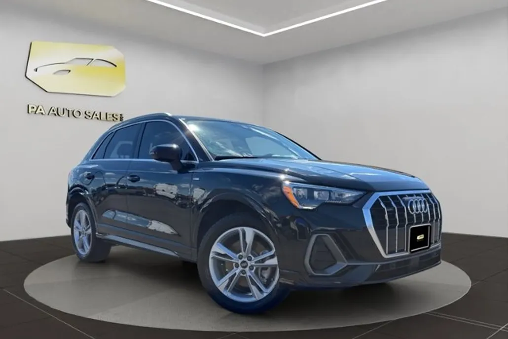 2021 Audi Q3 S line Premium photo 1