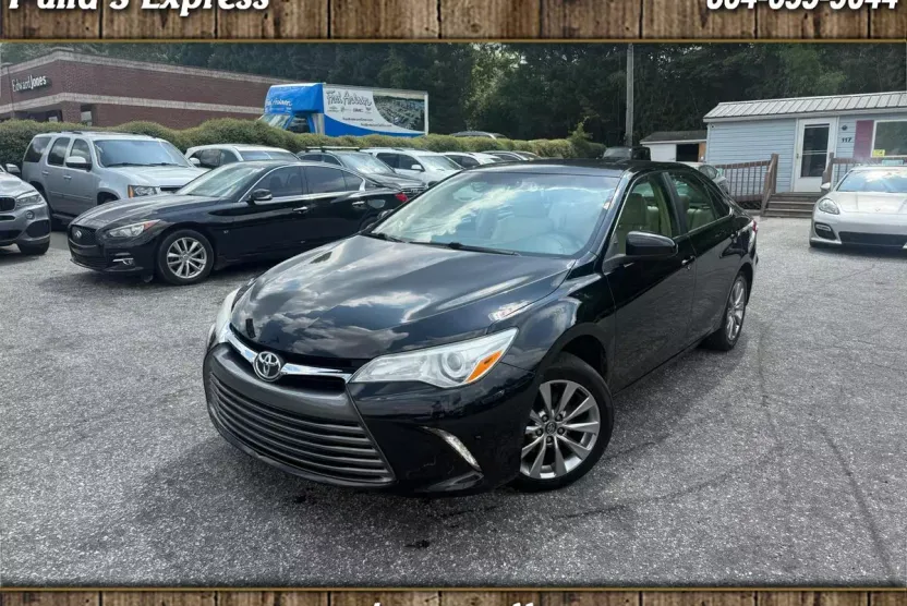 2017 Toyota Camry XLE photo 1