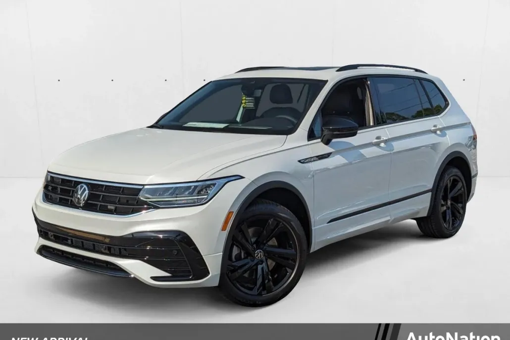 2024 Volkswagen Tiguan SE R-Line Black Sport photo 1
