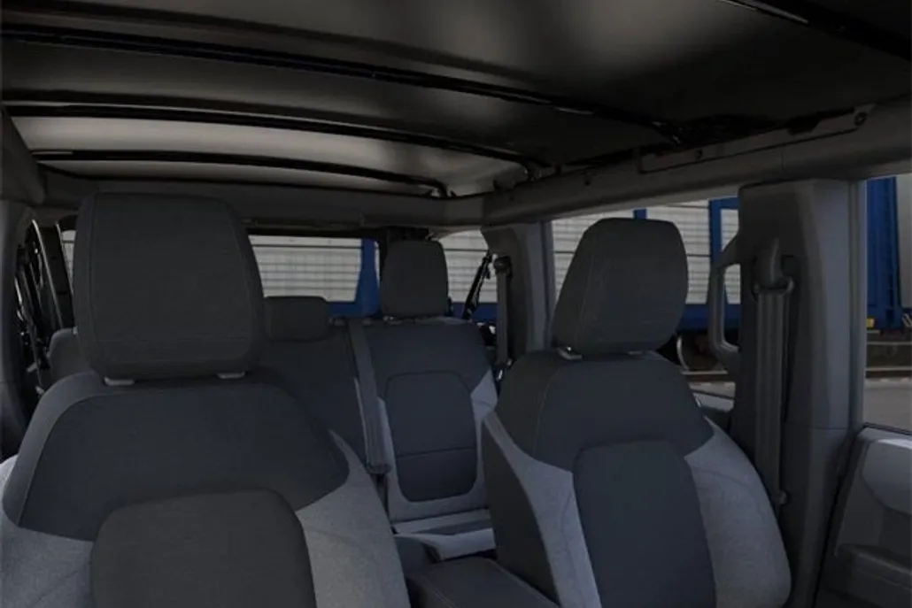 2025 Ford Bronco Base photo 1