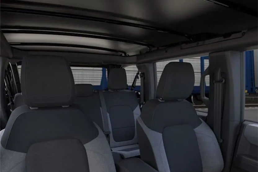 2025 Ford Bronco Base photo 1