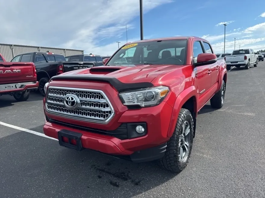 2016 Toyota Tacoma TRD Sport photo 1