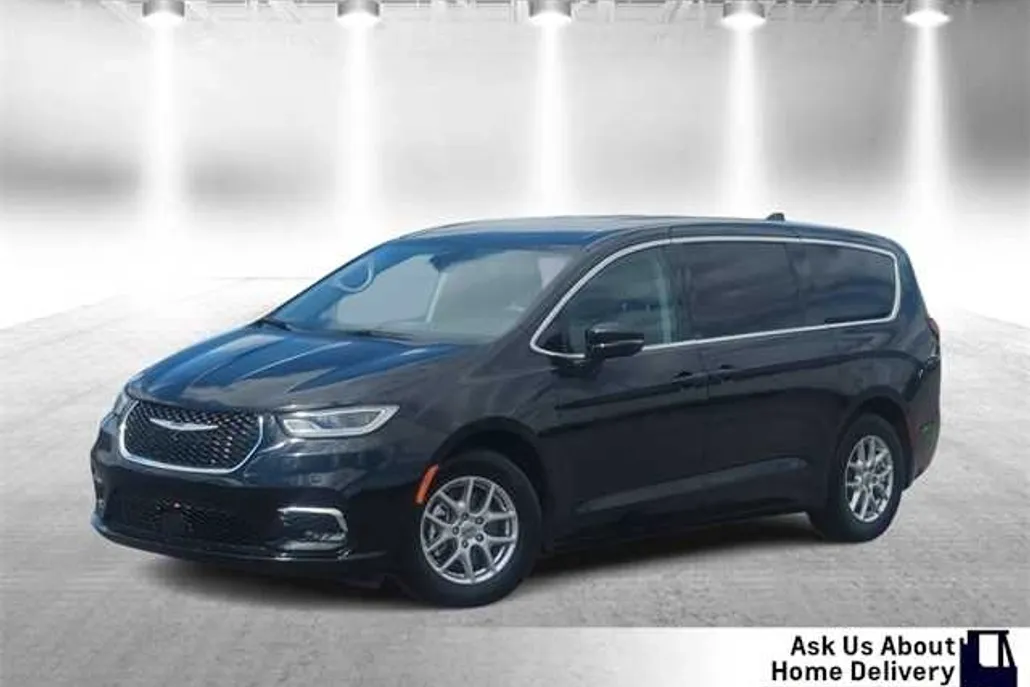 2024 Chrysler Pacifica Touring L photo 1