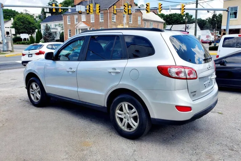 2011 Hyundai Santa Fe GLS photo 1