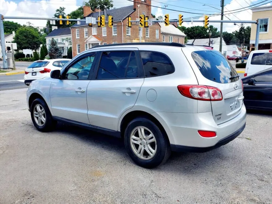 2011 Hyundai Santa Fe GLS photo 1