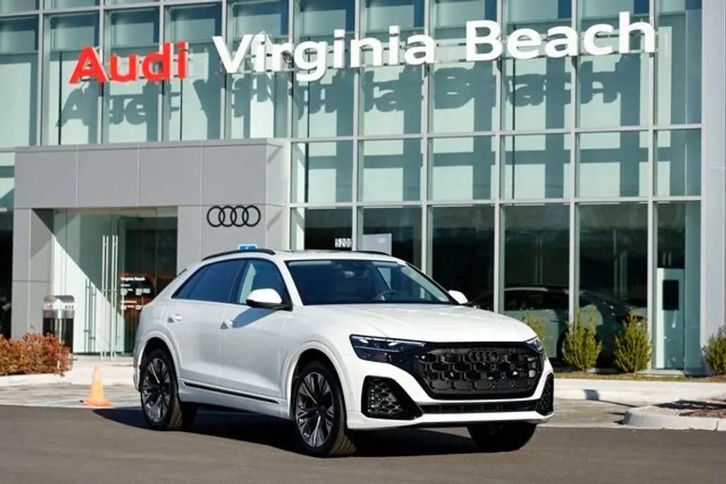 2025 Audi Q8 55 Premium Plus photo 1