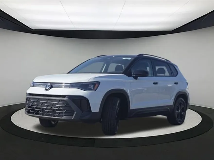 2025 Volkswagen Taos SE photo 1