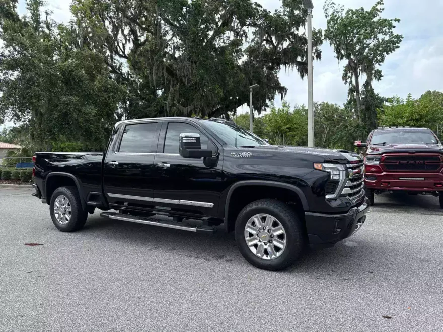 2024 Chevrolet Silverado 2500HD High Country photo 1