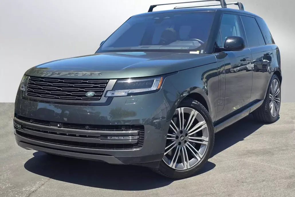 2023 Land Rover Range Rover SE photo 1