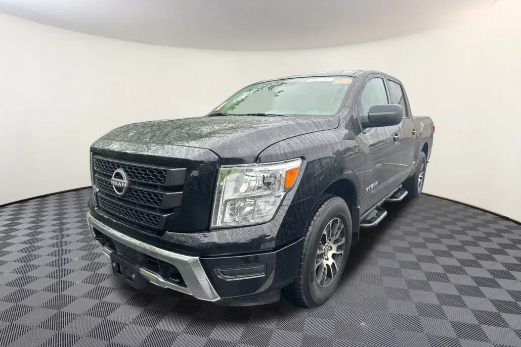 2023 Nissan Titan SV photo 1
