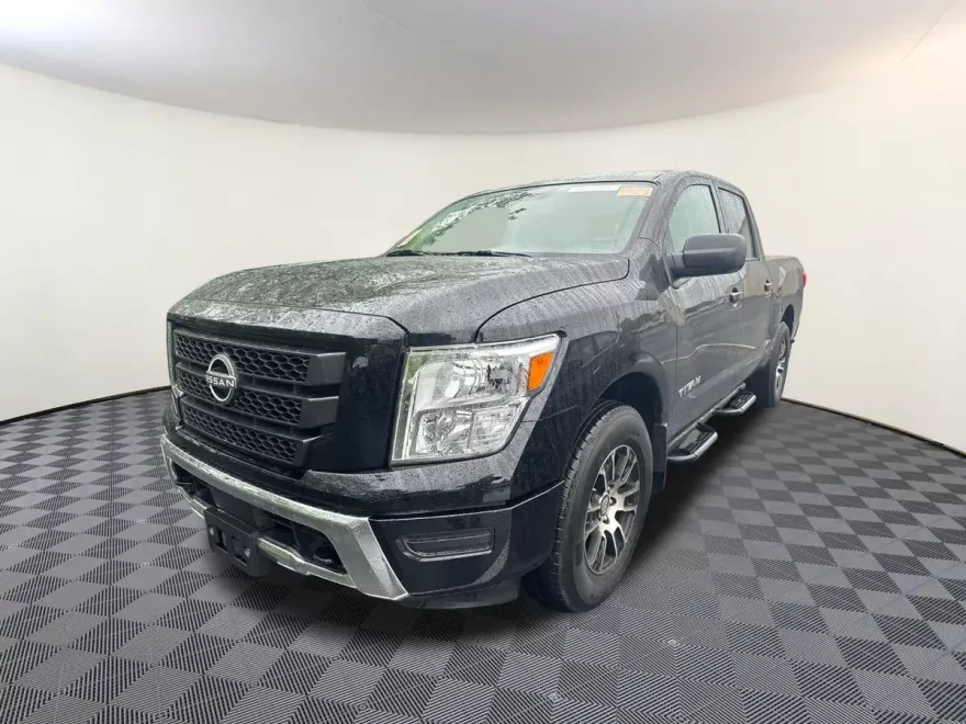 2023 Nissan Titan SV photo 1