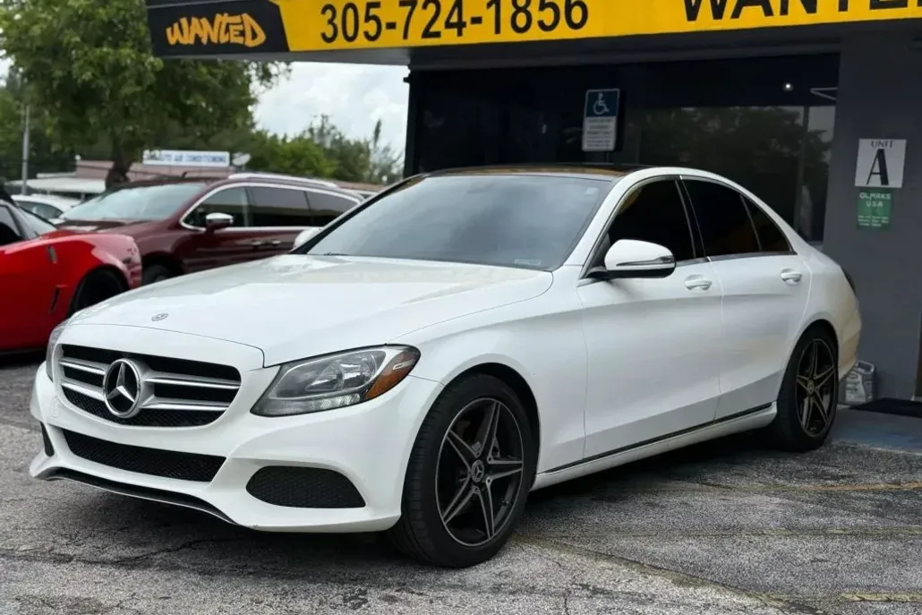 2018 Mercedes Benz C 300 Sedan photo 1