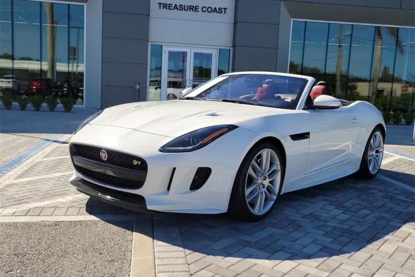 2017 Jaguar F-TYPE R photo 1