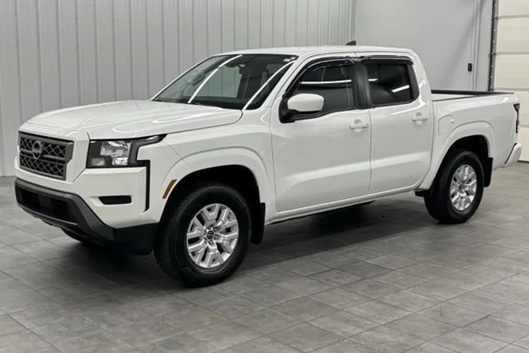 2022 Nissan Frontier Crew Cab SV photo 1