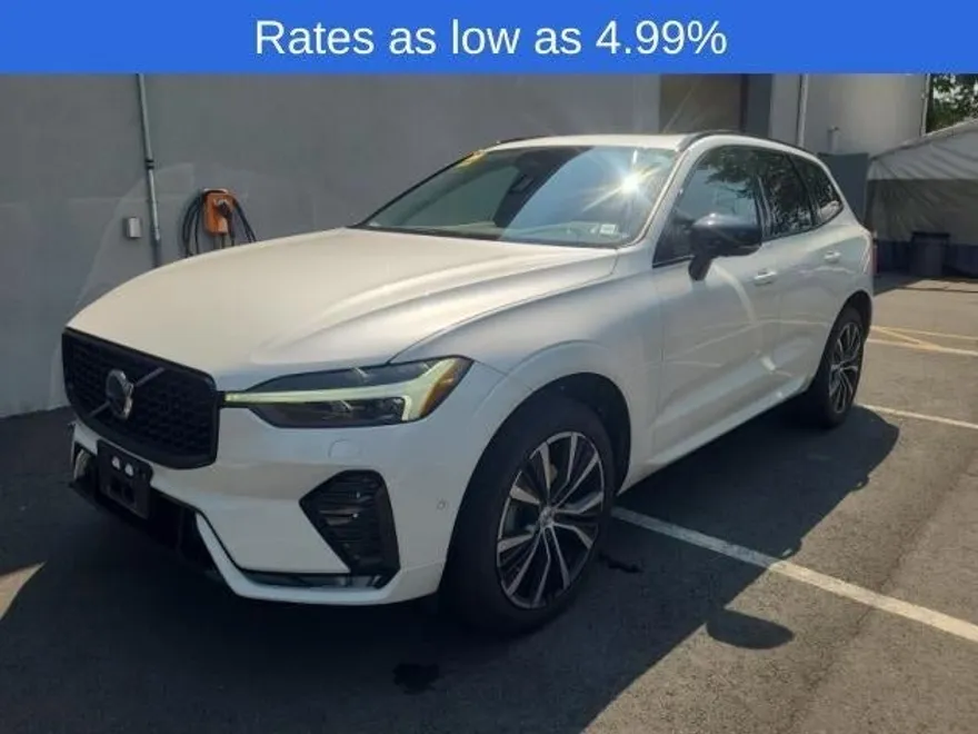 2023 Volvo XC60 B5 Plus photo 1