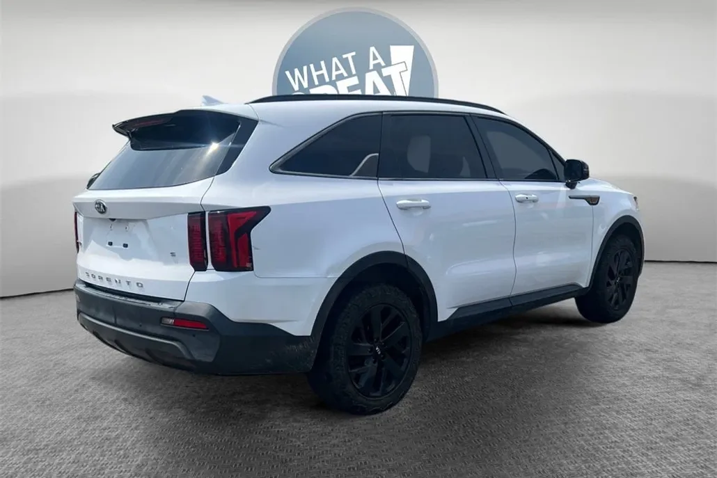 2021 Kia Sorento S photo 1