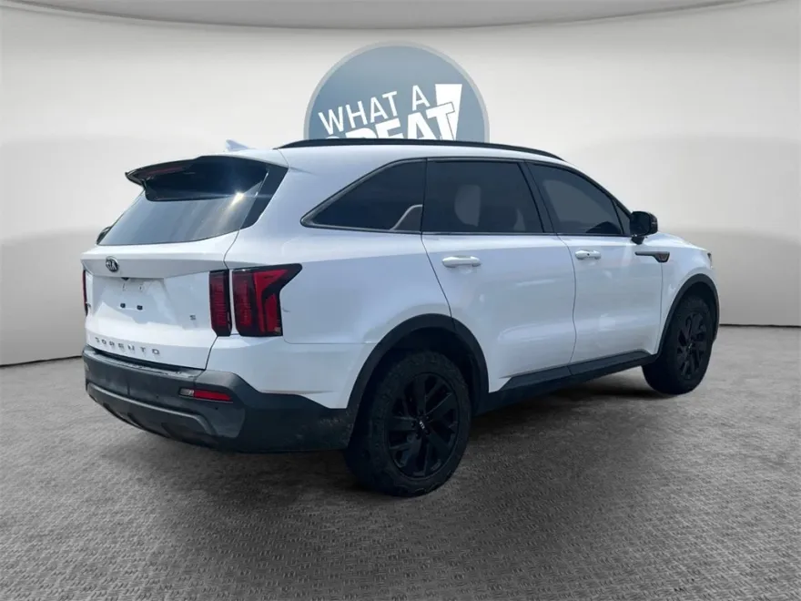2021 Kia Sorento S photo 1