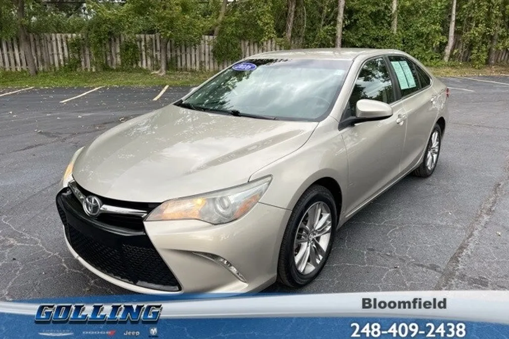 2016 Toyota Camry SE photo 1
