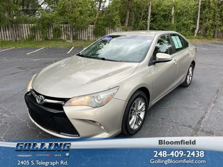2016 Toyota Camry SE photo 1