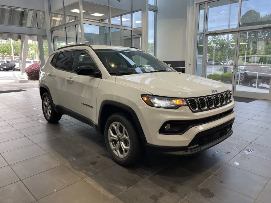 2025 Jeep Compass Latitude photo 1