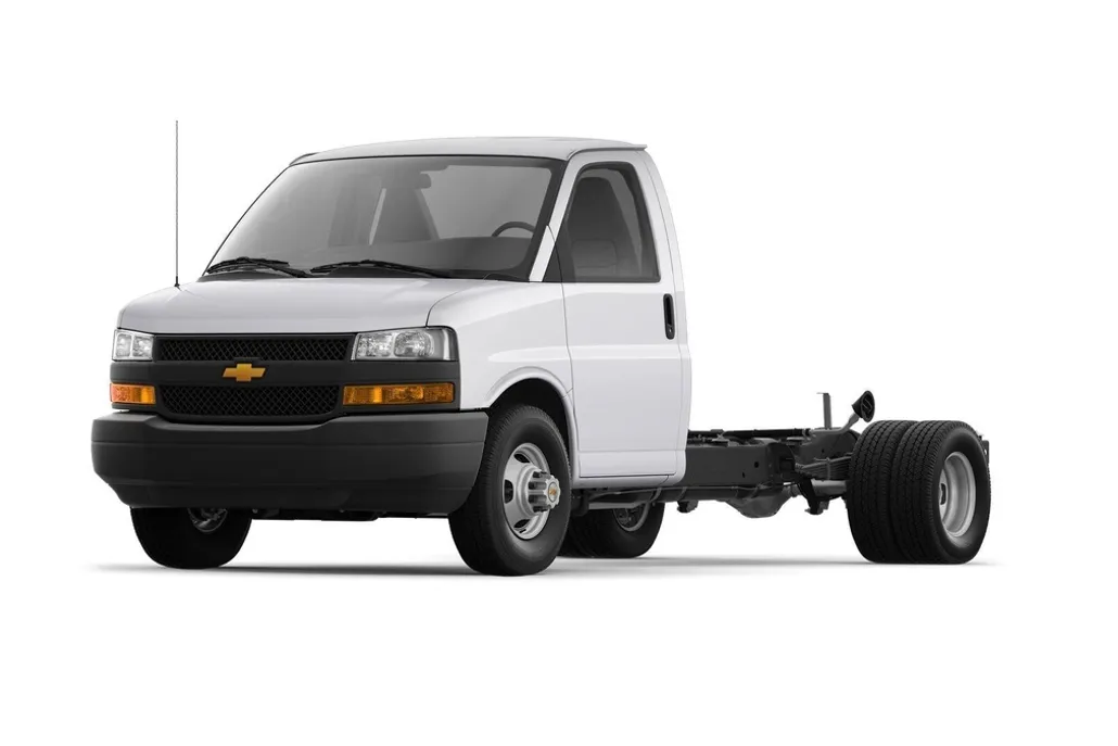 2024 Chevrolet Express Cutaway photo 1