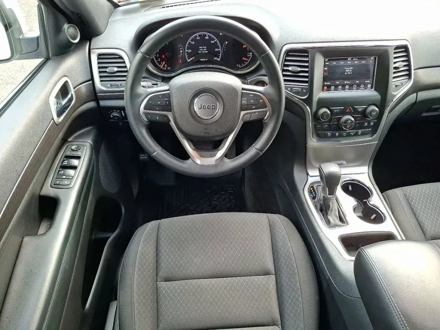 2018 Jeep Grand Cherokee Laredo photo 1