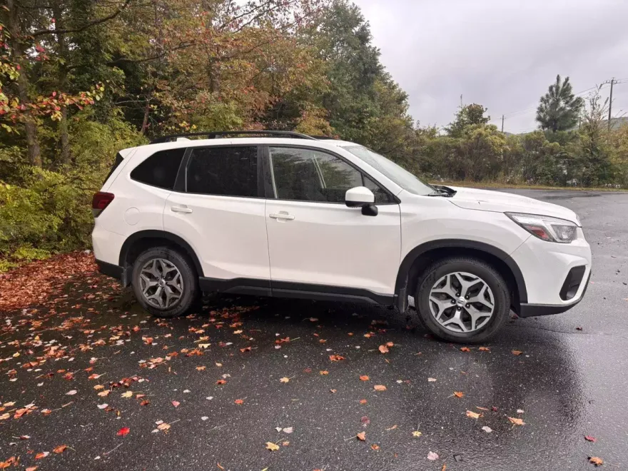 2021 Subaru Forester Premium photo 1