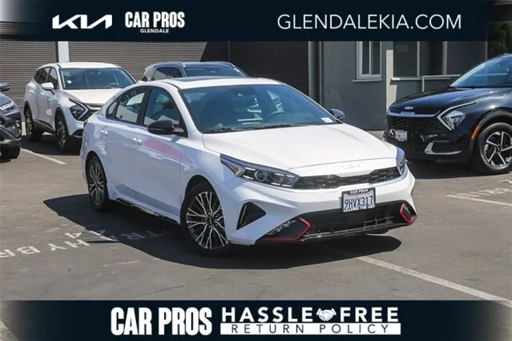 2023 Kia Forte GT-Line photo 1