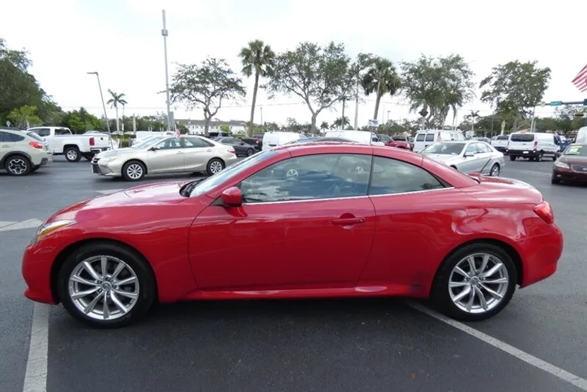 2013 Infiniti G37 Convertible photo 1