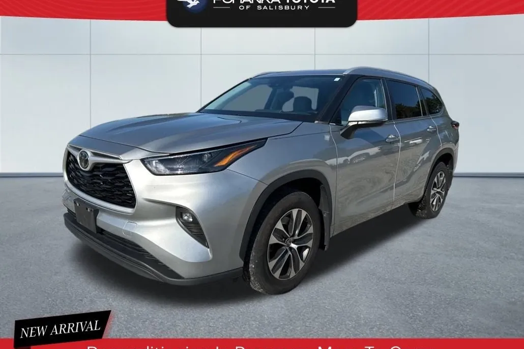 2023 Toyota Highlander XLE photo 1