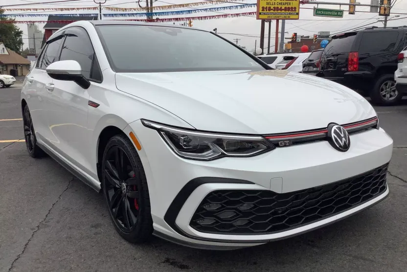 2022 Volkswagen Golf GTI SE photo 1