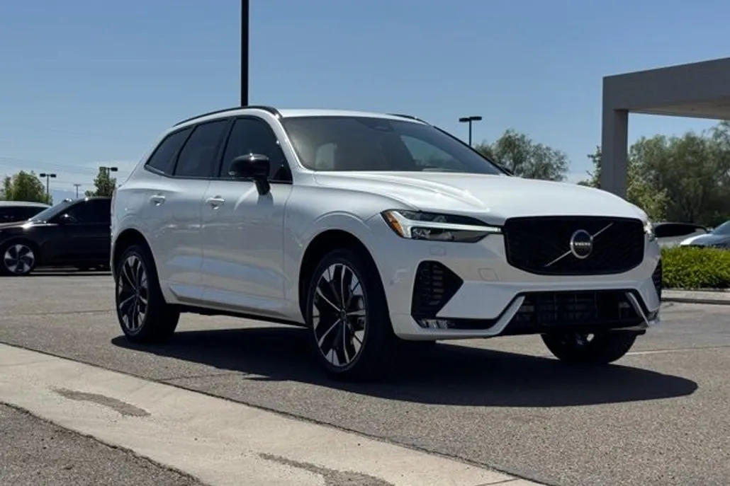 2026 Volvo XC60 B5 Plus photo 1