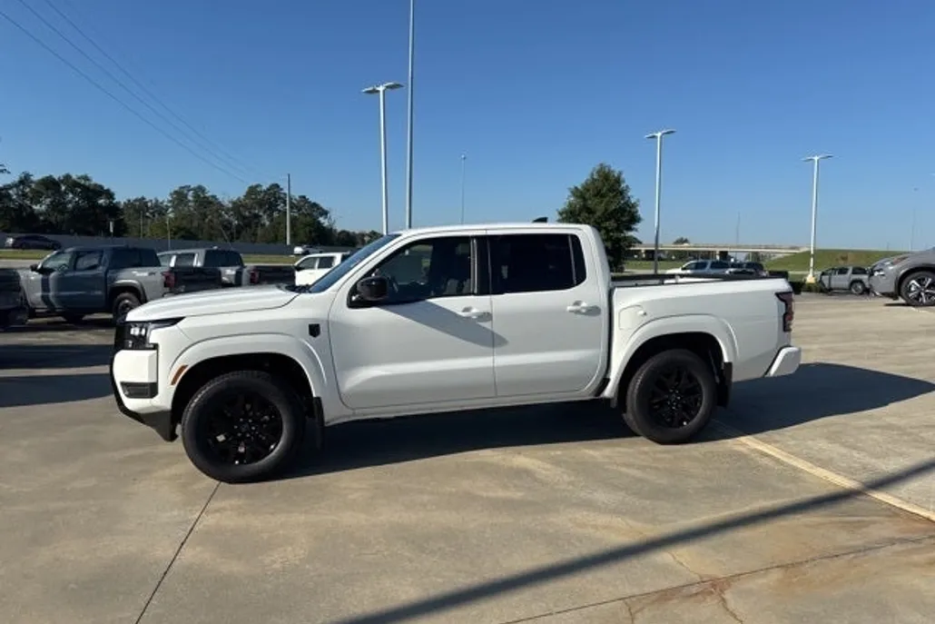 2026 Nissan Frontier Crew Cab SV photo 1