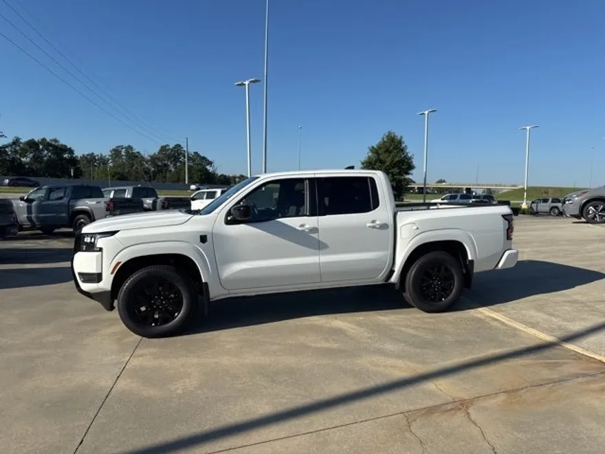 2026 Nissan Frontier Crew Cab SV photo 1